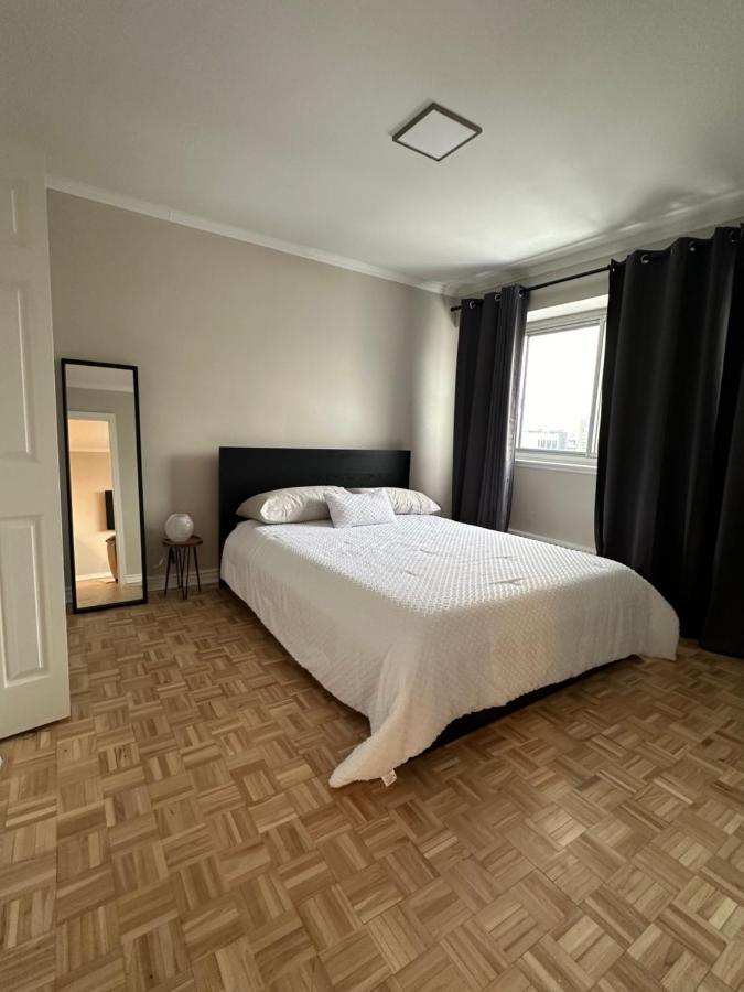 Hello,Crescent Apartment Montreal Bagian luar foto